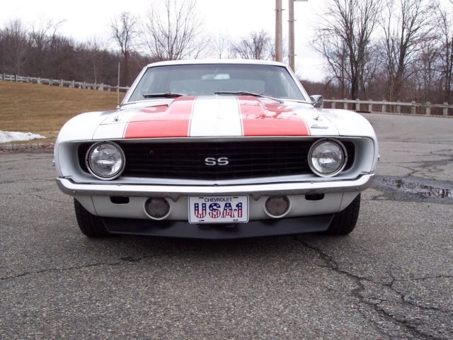 1969 Chevrolet Camaro (White/ORANGE HOUNDS TOOTH)
