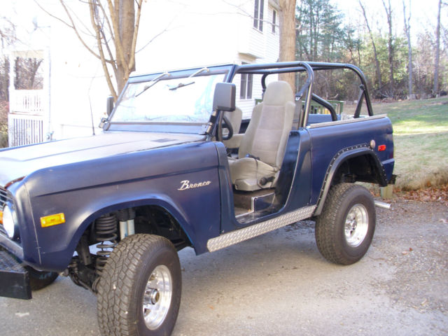 1976 Ford Bronco (Blue/Gray)