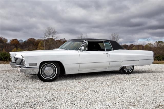 1967 Cadillac DeVille (Grecian White/Black)