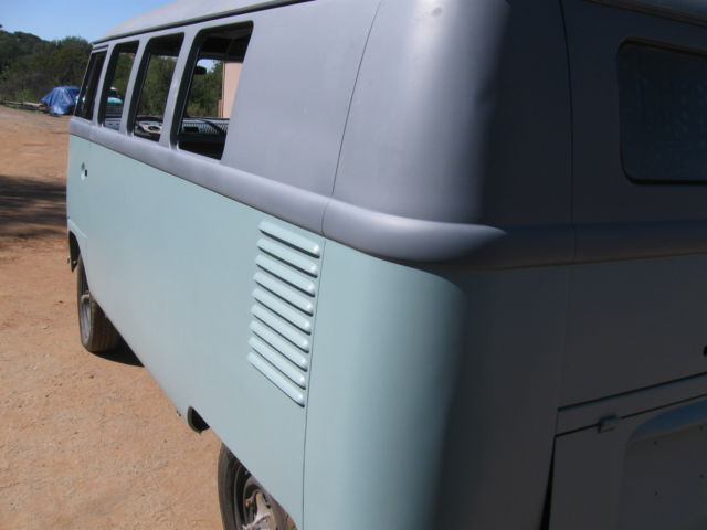 1959 Volkswagen Bus/Vanagon (Blue/Black)