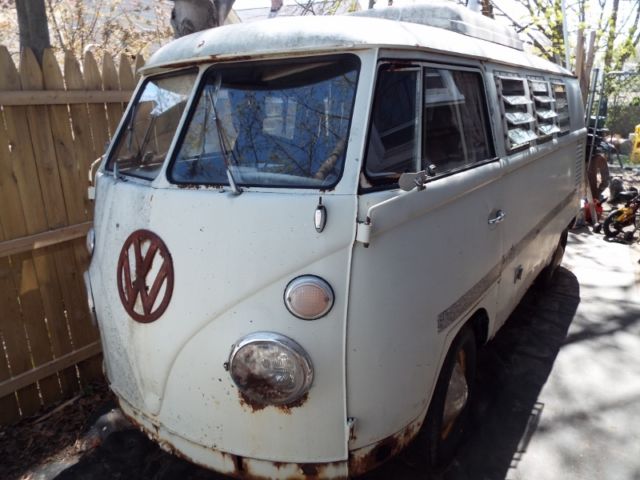 1967 Volkswagen Bus/Vanagon (White/Brown)