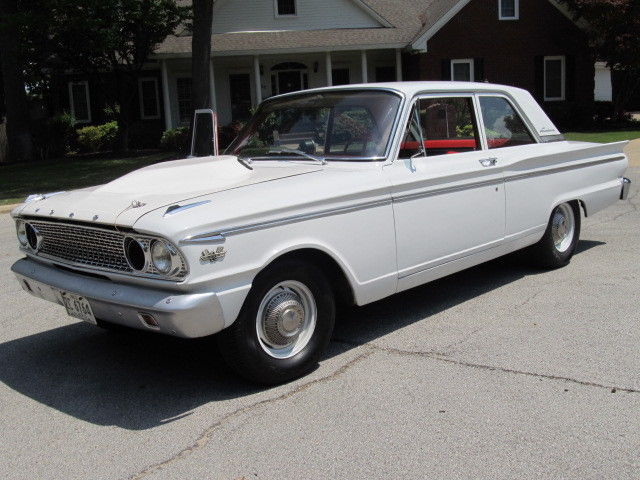 1963 Ford Fairlane (White/Red)