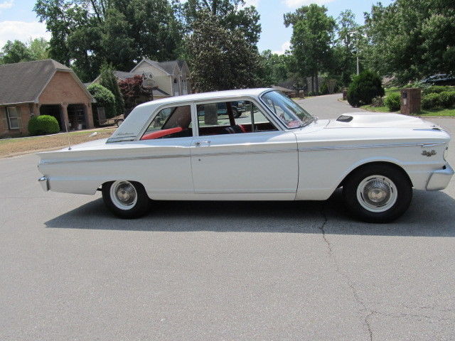 1963 Ford Fairlane (White/Red)