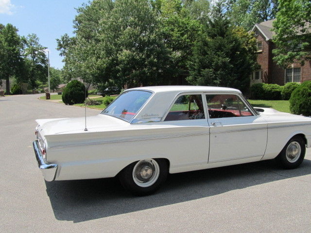 1963 Ford Fairlane (White/Red)