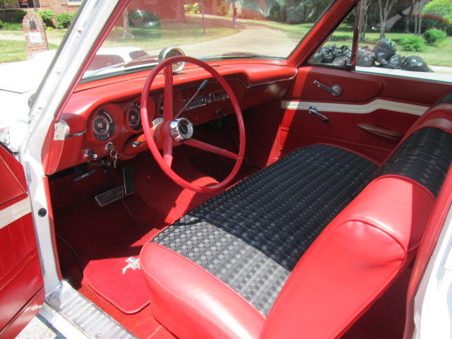 1963 Ford Fairlane (White/Red)
