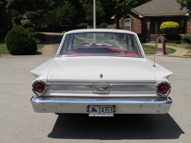 1963 Ford Fairlane (White/Red)