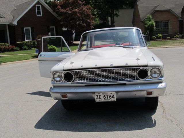 1963 Ford Fairlane (White/Red)