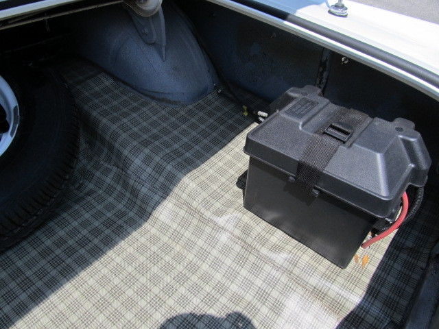 1963 Ford Fairlane (White/Red)