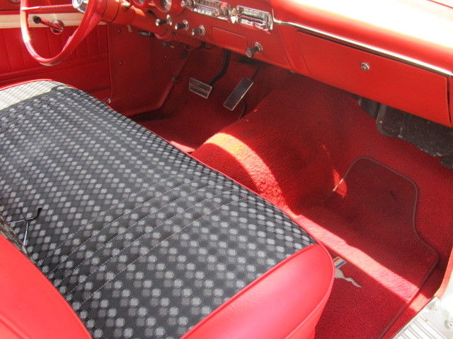 1963 Ford Fairlane (White/Red)