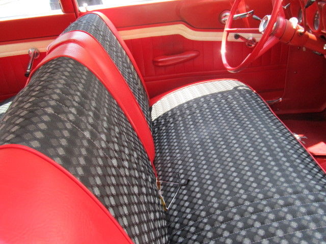 1963 Ford Fairlane (White/Red)