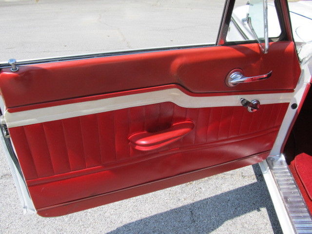 1963 Ford Fairlane (White/Red)