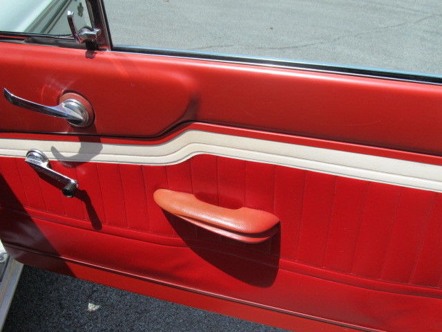 1963 Ford Fairlane (White/Red)