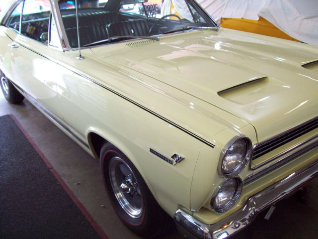 1966 Mercury Comet (Jamajcan Yellow/Black)