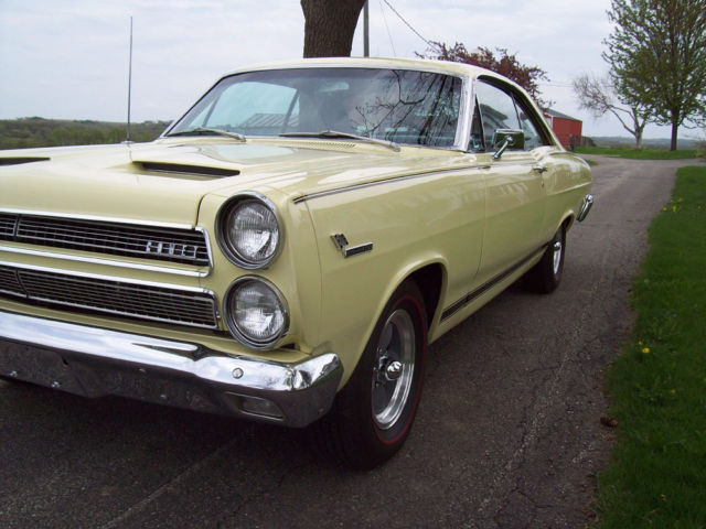 1966 Mercury Comet (Jamajcan Yellow/Black)