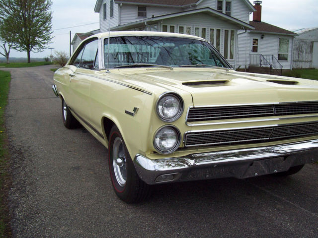 1966 Mercury Comet (Jamajcan Yellow/Black)