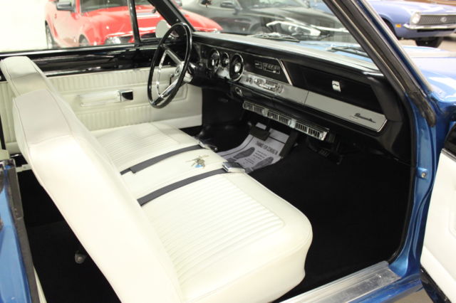 1967 Plymouth Barracuda (Blue/White)