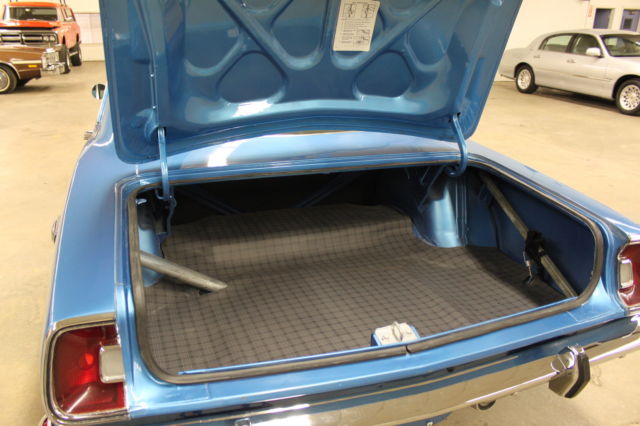 1967 Plymouth Barracuda (Blue/White)