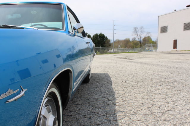 1967 Plymouth Barracuda (Blue/White)