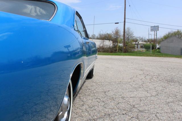 1967 Plymouth Barracuda (Blue/White)