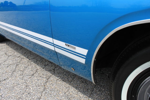 1967 Plymouth Barracuda (Blue/White)