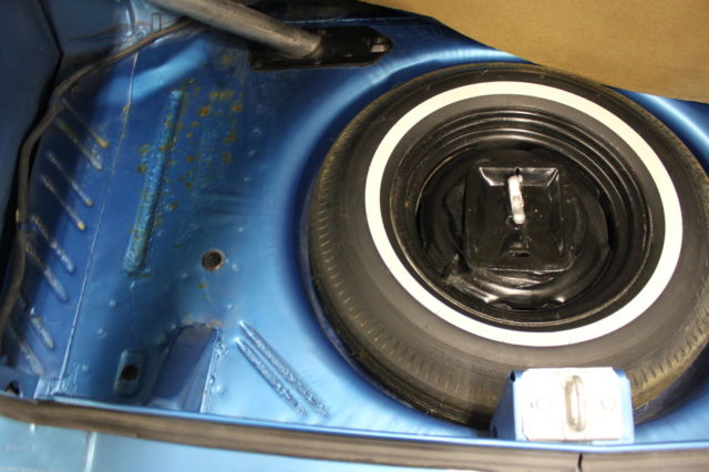 1967 Plymouth Barracuda (Blue/White)