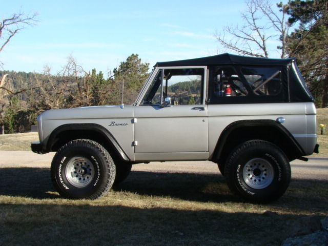 1969 Ford Bronco (Silver/Black)