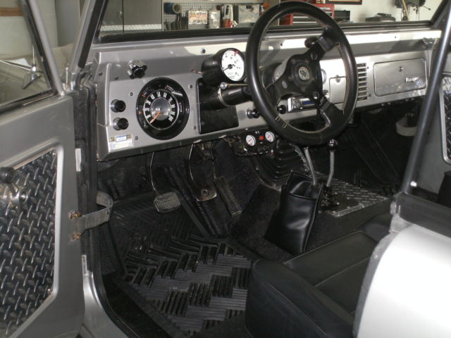 1969 Ford Bronco (Silver/Black)