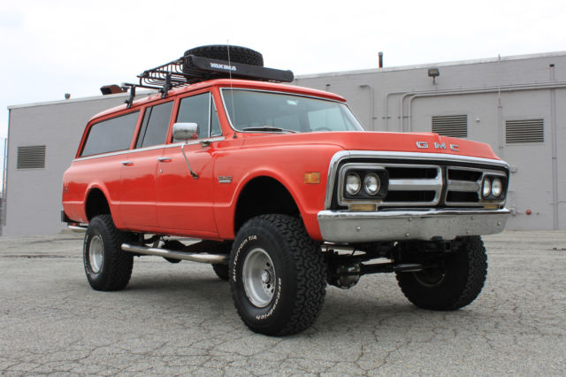 1972 GMC Suburban (Orange/Black)