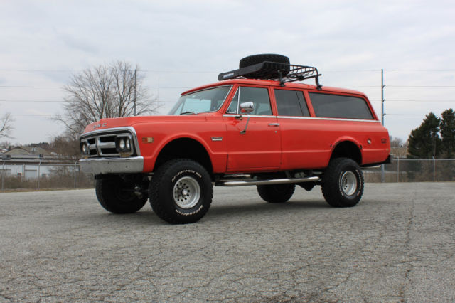 1972 GMC Suburban (Orange/Black)