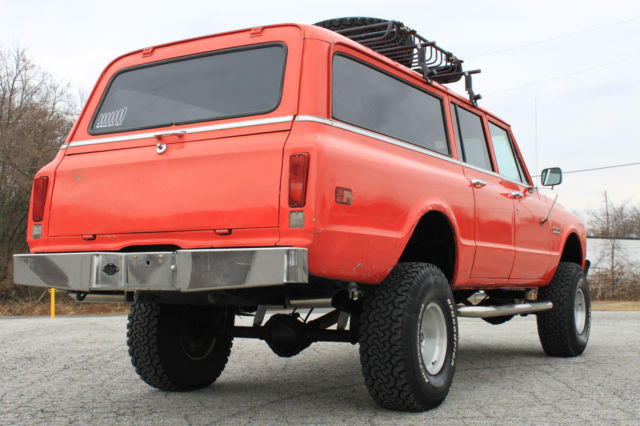 1972 GMC Suburban (Orange/Black)
