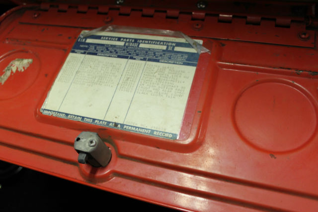 1972 GMC Suburban (Orange/Black)