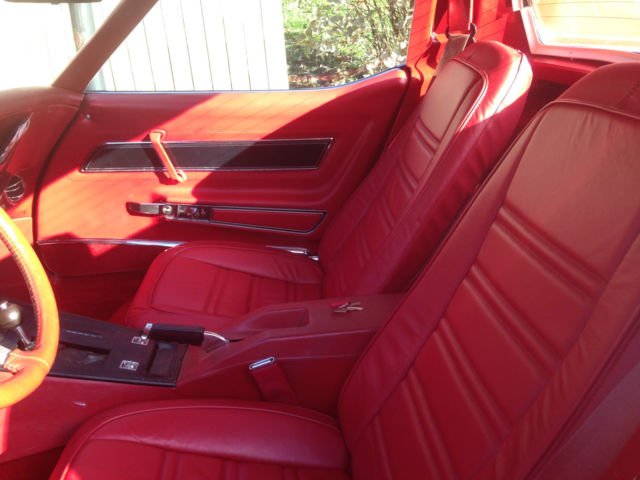 1977 Chevrolet Corvette (Red/Red)