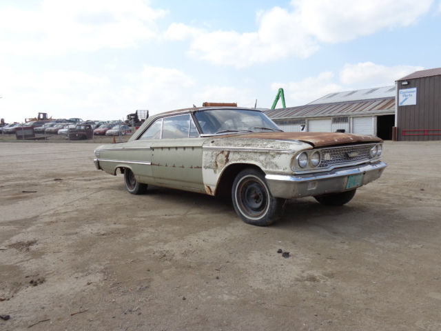 1963 Ford Galaxie (Gold/Red)