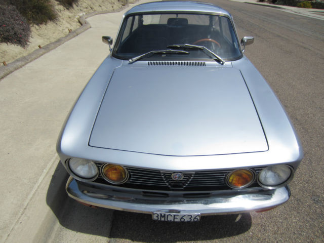 1972 Alfa Romeo GTV (Silver/Black)