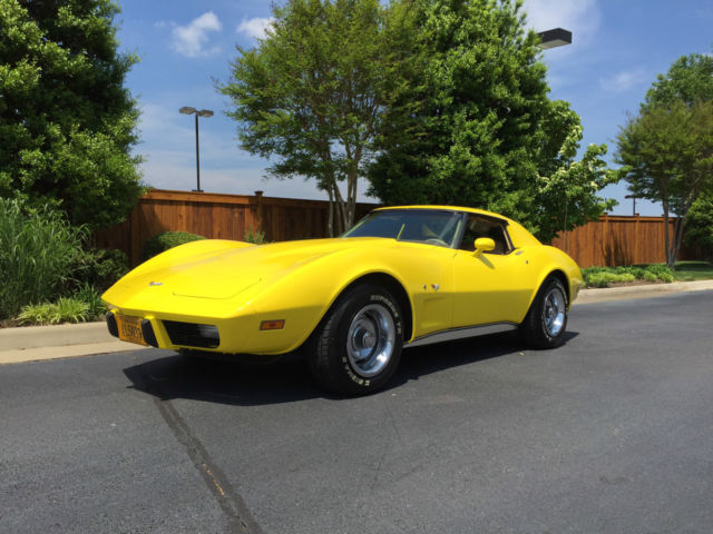 1977 Chevrolet Corvette (Yellow/Tan)