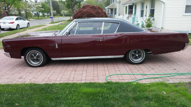 1967 Plymouth Fury (MAROON /BLACK/WHITE /BLACK)