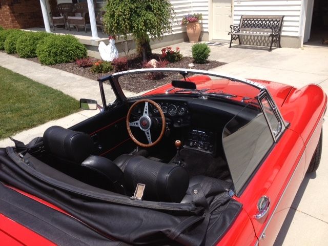 1971 MG MGB (Red/Black)