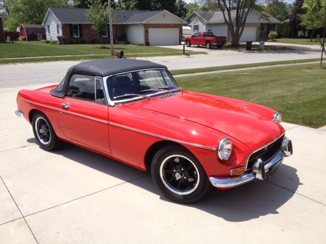 1971 MG MGB (Red/Black)