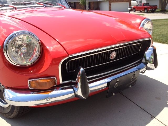 1971 MG MGB (Red/Black)