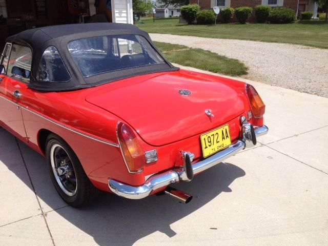1971 MG MGB (Red/Black)