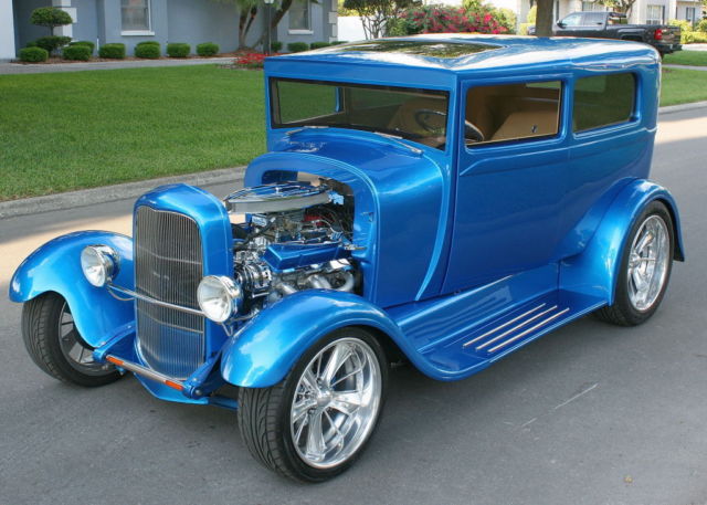 1929 Ford Model A (Blue Metallic/Cream Leather)