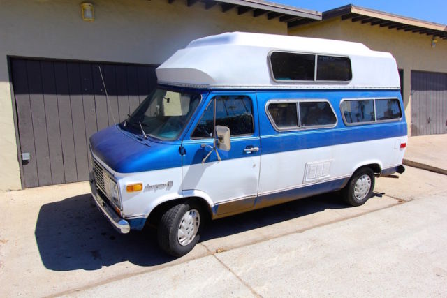 1975 Chevrolet G20 Van (BLUE AND WHITE/Black)