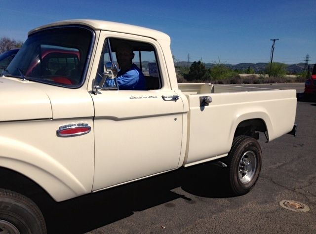 1964 Ford F-250 (Off white/Red and White)