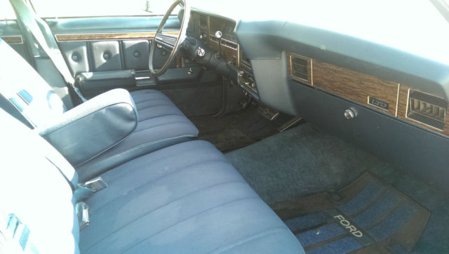 19740000 Ford LTD (Blue/Blue)