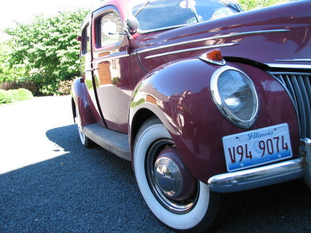 1939 Ford SUPER DELUXE (Plum/Gray)