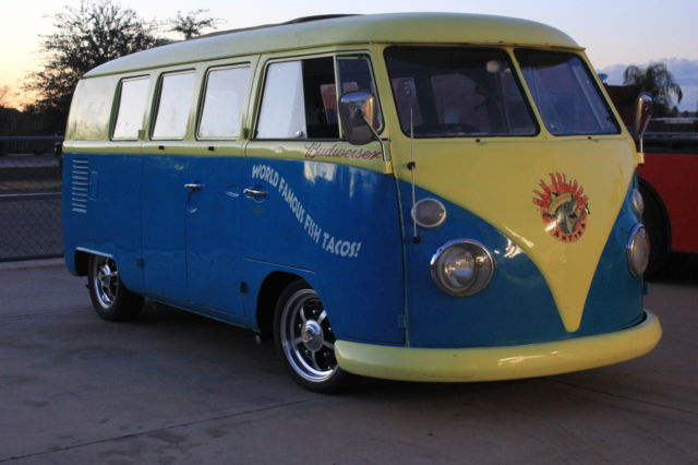 1965 Volkswagen Bus/Vanagon (Blue/Silver Biege)