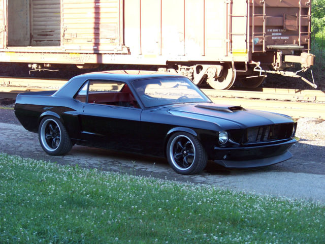 1968 Ford Mustang (Black/Red)