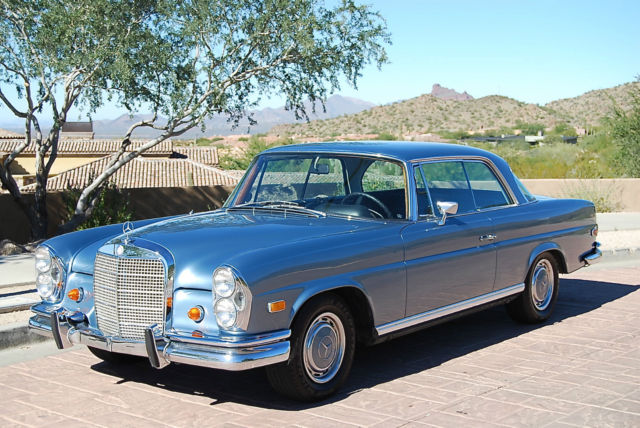 1968 Mercedes-Benz 200-Series (Silver/Black)