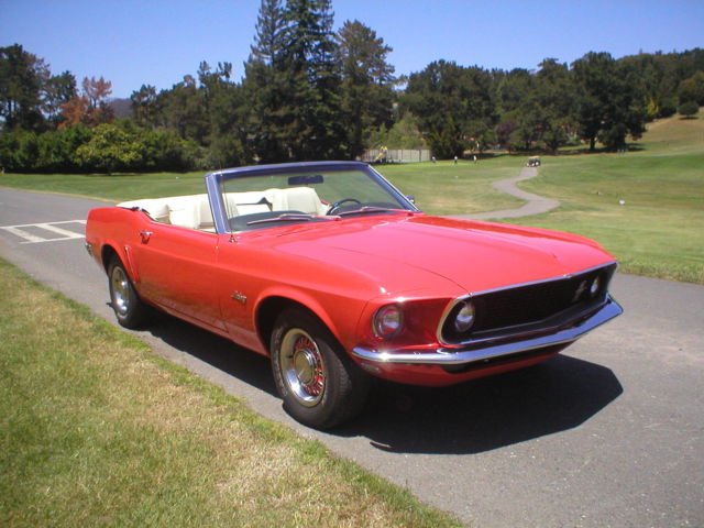 1969 Ford Mustang (Calypso Coral/White)