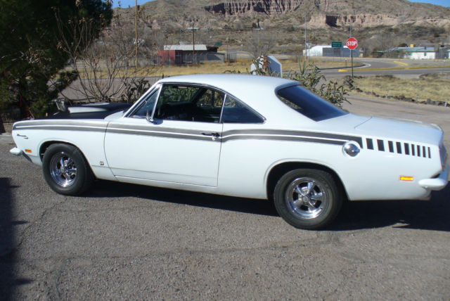 1969 Plymouth Barracuda (Alpine White/Black)